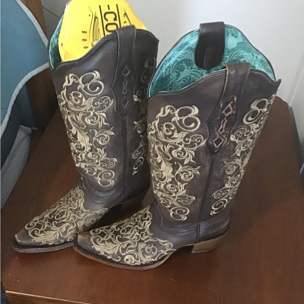Corral Embroidered Brown Leather Cowboy Boots with Turquoise Lining